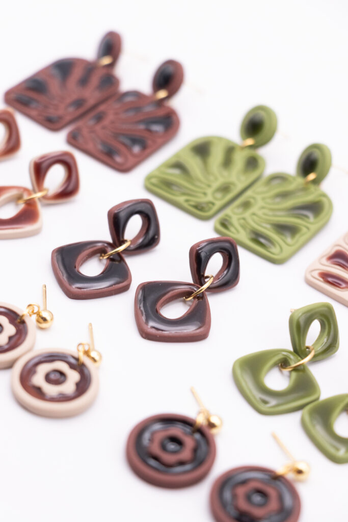 Disponibles en marron, vert ou beige