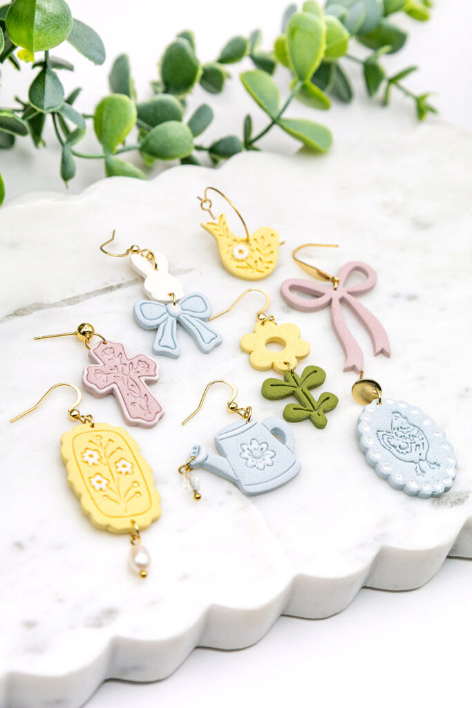 Chaque forme est disponible en jaune, bleu ou rose.