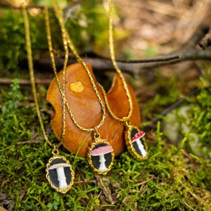 Collier pendentif baroque avec champignon